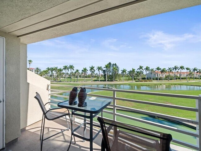 Building Photo - 5900 Bahia Del Mar Cir N