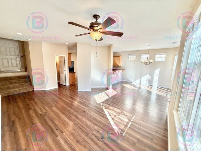Building Photo - Beautiful townhome in South Meadows! 3-bed...