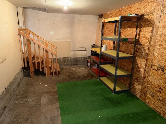 Building Photo - Updated 2 bedroom 1 bath duplex in Eugene!