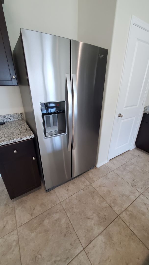 Building Photo - 19 solar panels for low electric bill!