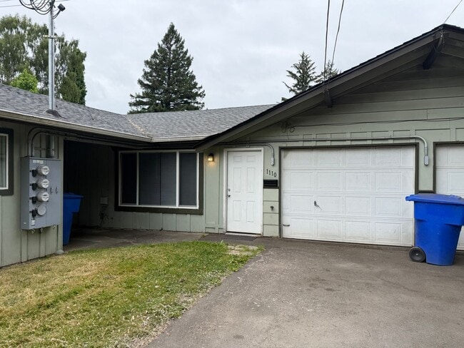 Building Photo - 1110 N. St- Kelso, WA