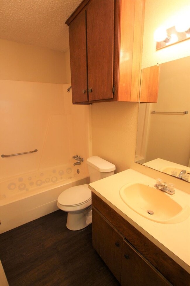 Building Photo - COMING SOON! 2 Bedroom 1 Bath Duplex in West Tyler!