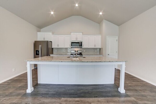 Building Photo - Lawn Care Included! 3/2/2 Luxury Patio Home Broken Arrow