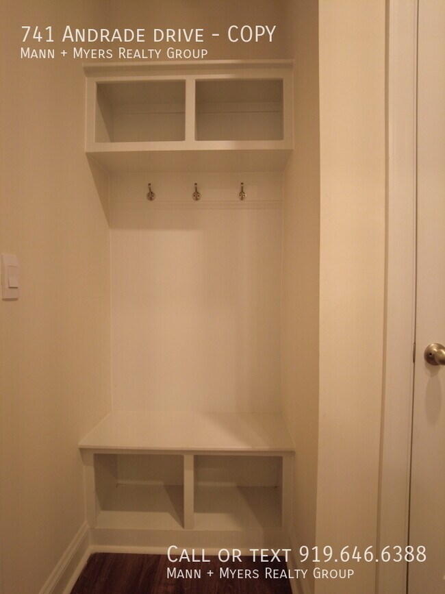 Building Photo - 741 Andrade Dr