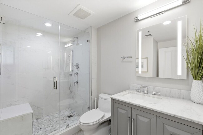 Building Photo - 511 SE 5 Ave