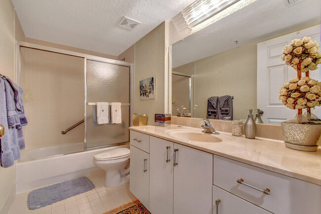 Building Photo - 5842 Crystal Shores Dr