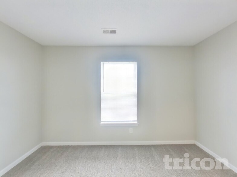 Building Photo - 9546 Gull Lake Dr