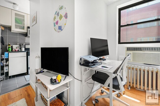 Building Photo - MOTT STREET