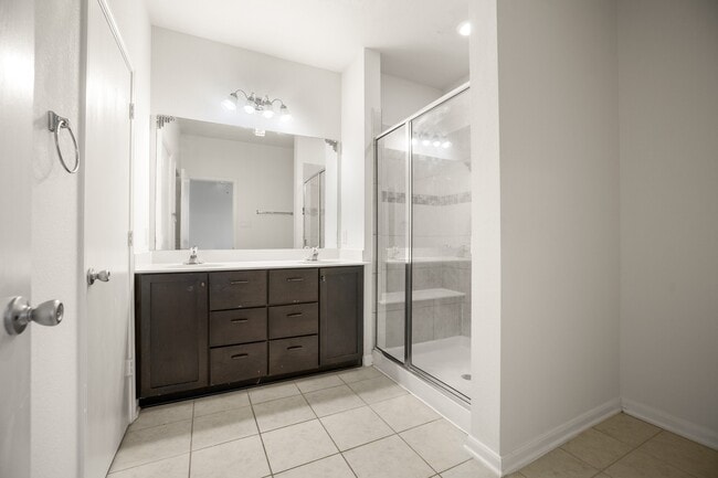 Building Photo - 4118 Lake Cypress Cir