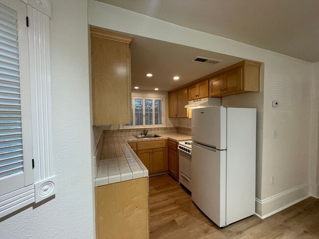 Building Photo - Edelen Dr. Los Gatos