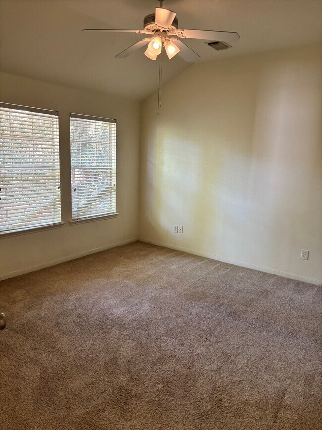 Building Photo - 16 Scarlet Woods Ct
