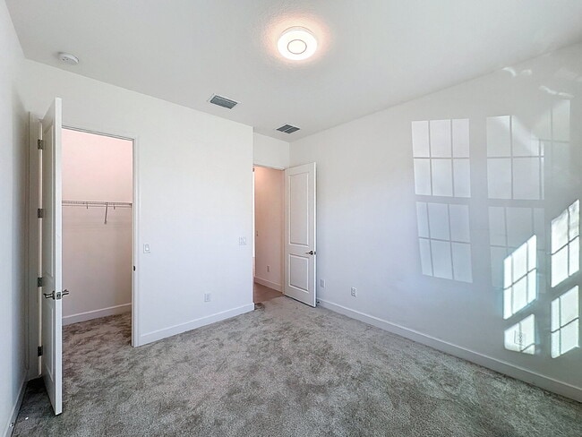 Building Photo - 32801 Tree of Life Ave