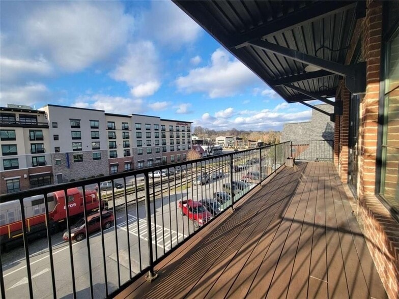 Building Photo - 550 E Main St