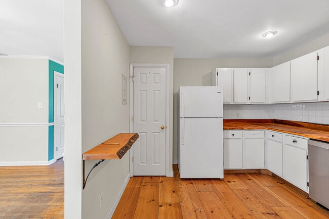 Building Photo - 707 Christine Ave