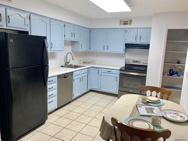 Building Photo - 3A Lacosta Dr