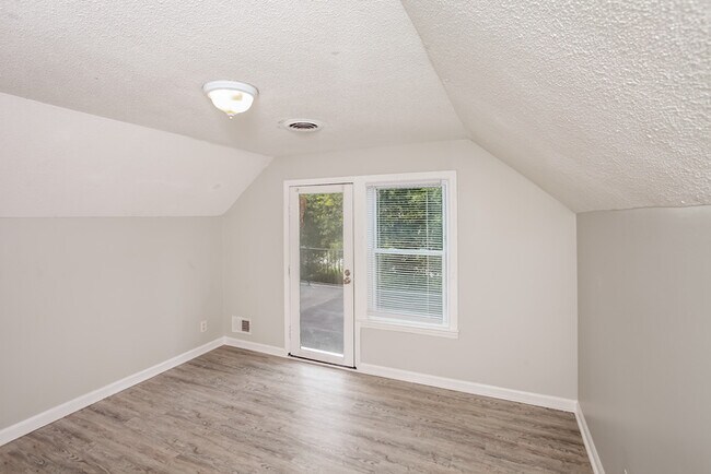 Building Photo - 1745 Bywood Dr
