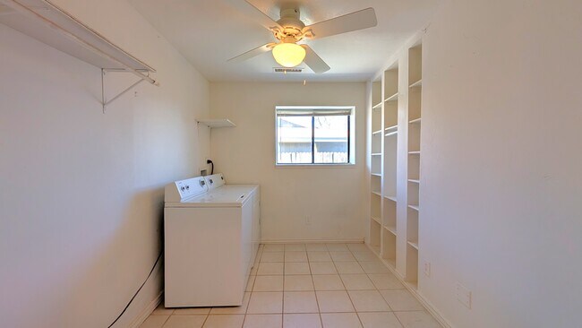 Building Photo - 1514 N Elaine Way