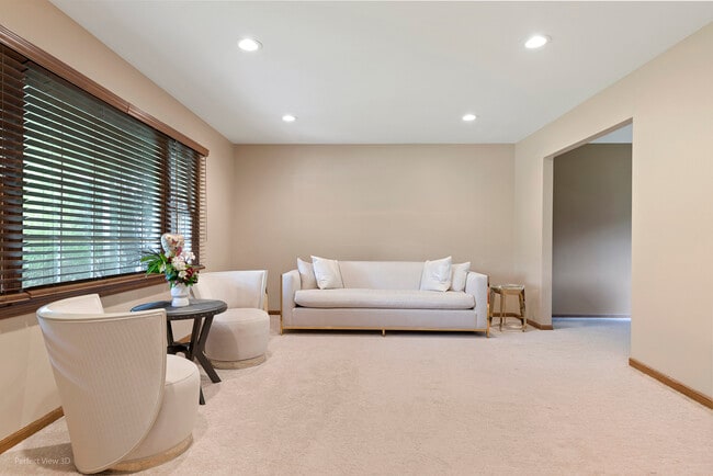 Building Photo - 560 Rapidan Ct
