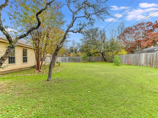 Building Photo - 13220 Villa Park Dr