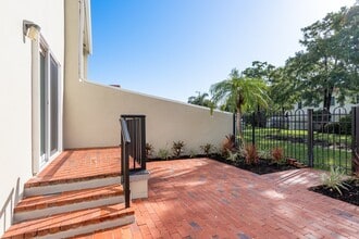 Building Photo - 2700 Bayshore Blvd