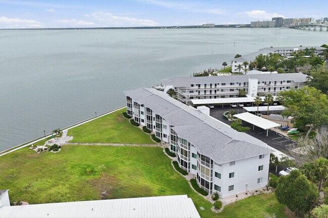 Building Photo - 769 John Ringling Blvd