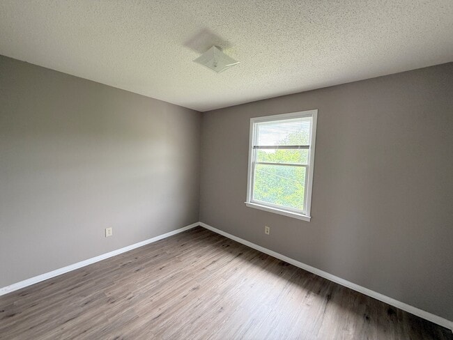 Building Photo - 3929 Highridge Dr SW
