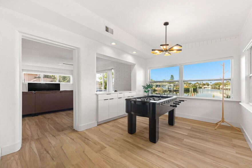 Building Photo - 625 Flamingo Dr