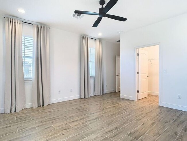 Building Photo - Gorgeous 3/2 Modern Home with a 2 Car Gara...