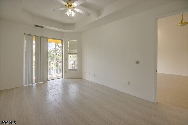 Building Photo - 15250 Riverbend Blvd