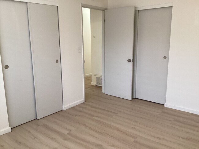 Building Photo - Single Story Updated Pet Friendly Home