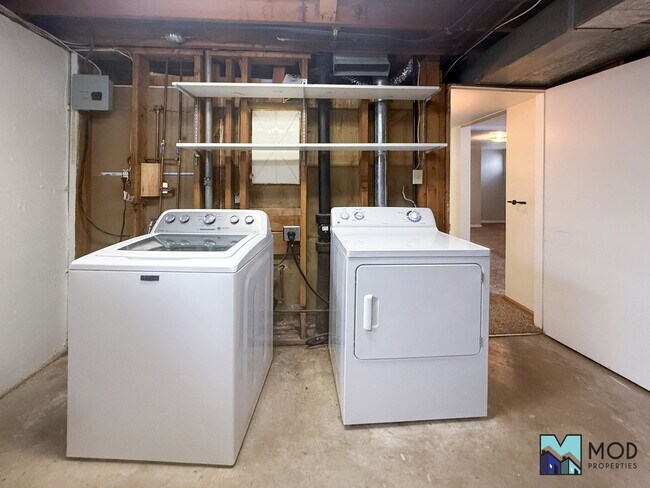 Building Photo - $0 DEPOSIT OPTION. CHARMING BRICK RANCH WITH FINISHED BASEMENT ON LARGE CORNER LOT NEAR DOWNTOWN ...