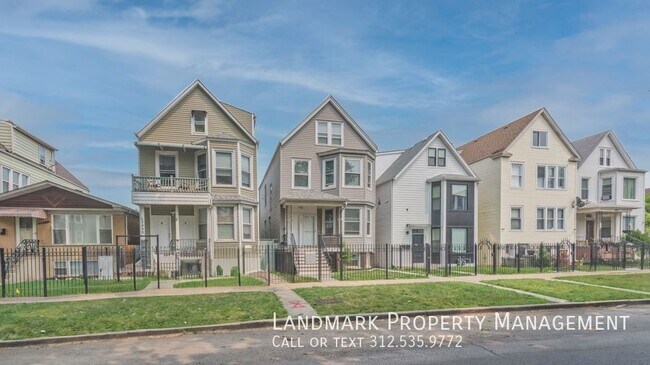 Primary Photo - 2833 N Avers Ave