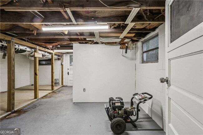 Building Photo - 6 Arc Way NE