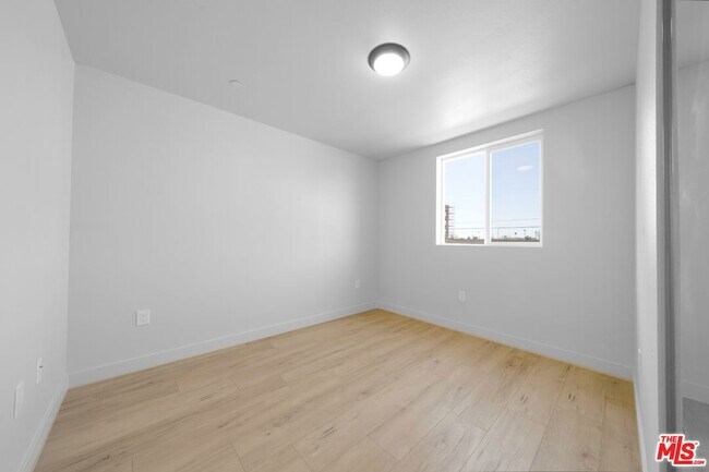 Building Photo - 236 W 84th Pl
