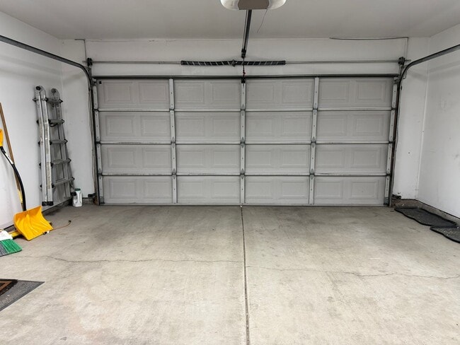 Building Photo - Townhouse within Walking Distance of Downtown Sugarhouse