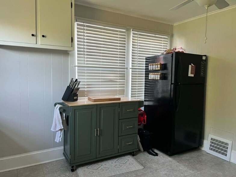 Building Photo - 215 Willow Ave