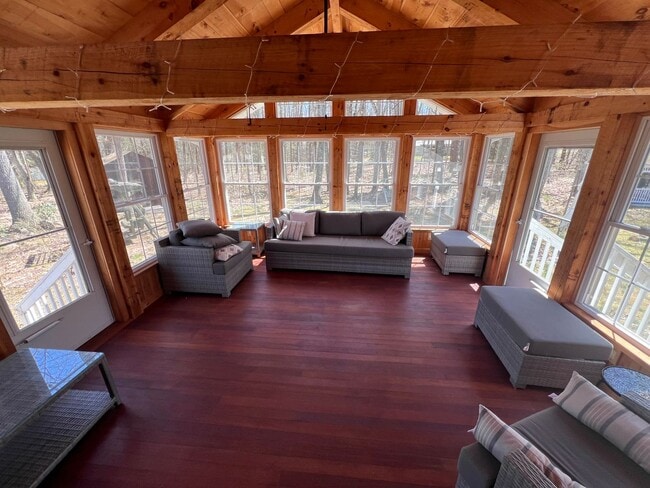 Building Photo - 33 Meadowbrook Dr