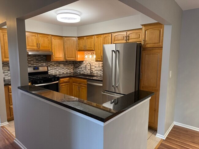 Building Photo - 420 74th St