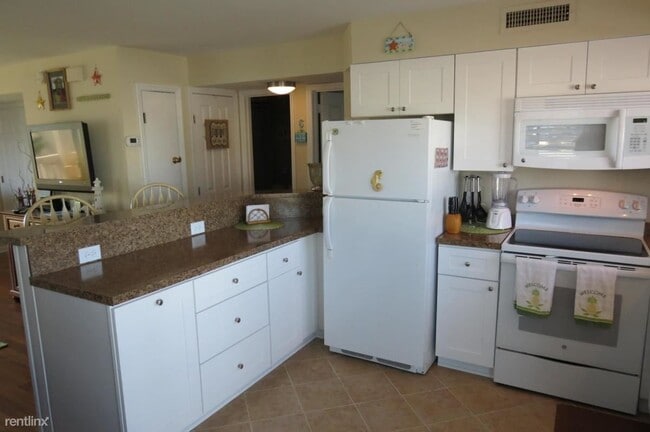 Building Photo - 1 br, 2 bath Condo - 1411 Lake Park Blvd S