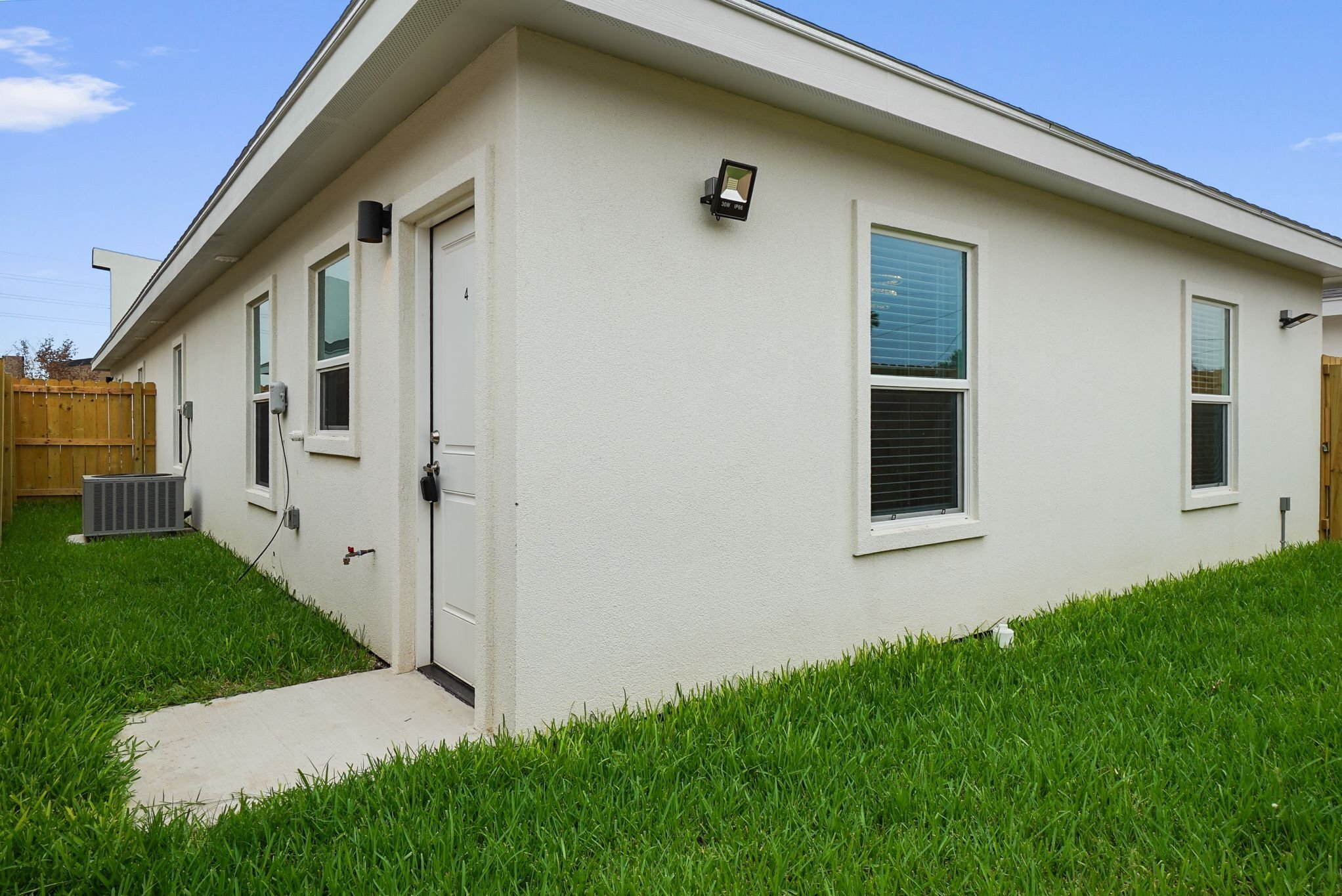 Building Photo - 505 N Emerald Ave
