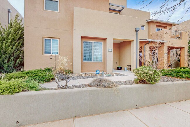 Building Photo - 3 bedroom, 2 1/2 Bath Pulte Ocotillo Model Home