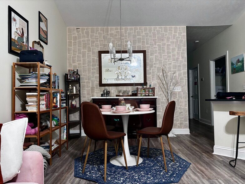 Building Photo - 111 Fountain Pointe Ln