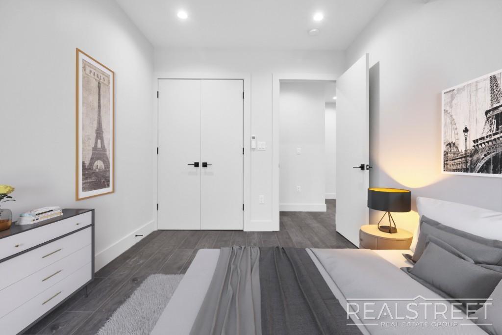 Building Photo - NO FEE! Grand Spacious 2 Bed in Prime Crown Heights