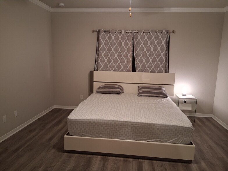 Building Photo - 6307 Southern Cross Dr