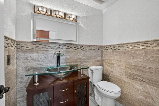 Building Photo - 1295 Longlea Terrace