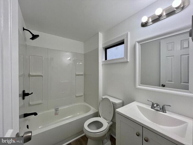 Building Photo - 20 Laurel Hill Ln