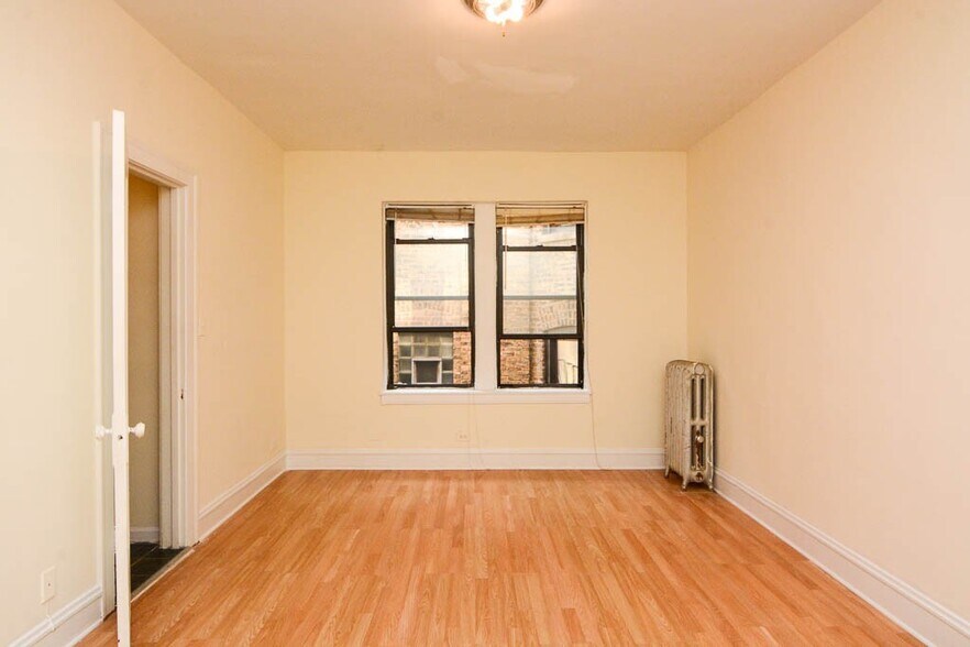 Building Photo - 4856 N Damen Ave