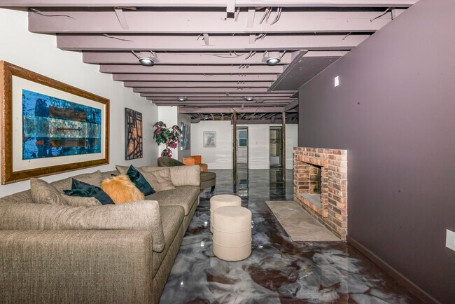 Building Photo - MCM Ranch : Modern 5BR Near Henry Ford & McLaren