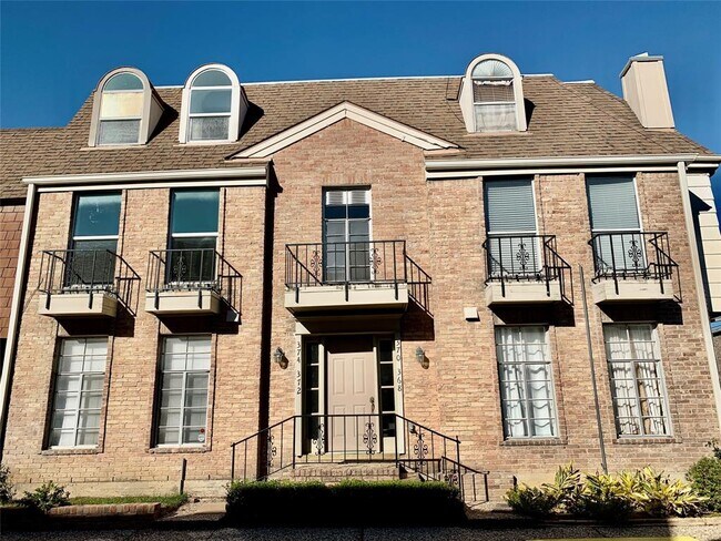 Primary Photo - 374 N Post Oak Ln