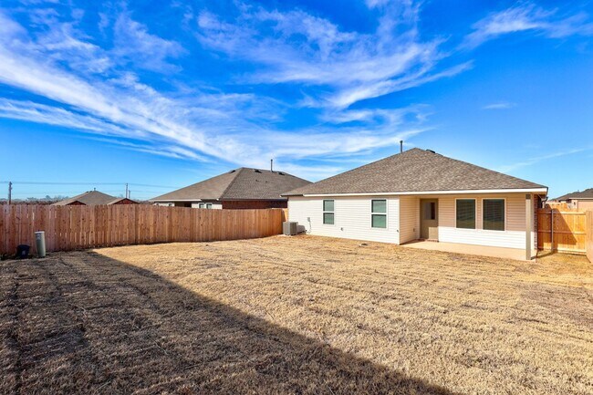 Building Photo - Newer Home For Rent  in Mustang Schools! 3...